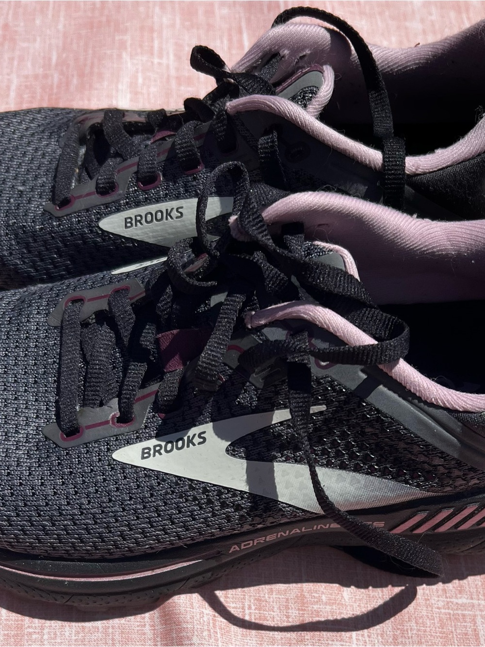 Brooks Women's Gray and Light Pink Running Sneakers. Size 8. - Picture 2 of 4